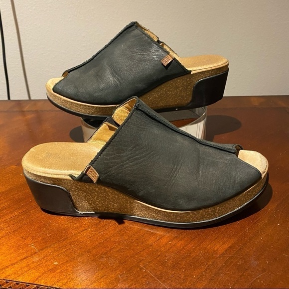 El Naturalista Women N5005
Pleasant Leaves Clogs Size 6.5 - Picture 2 of 8